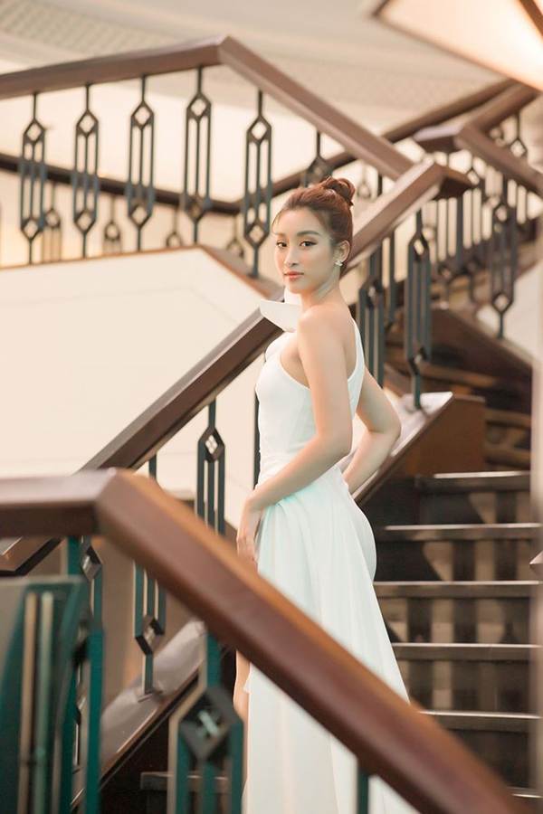 Hoa hậu Đỗ Mỹ Linh tái xuất gợi cảm sau thời gian ở ẩn-4