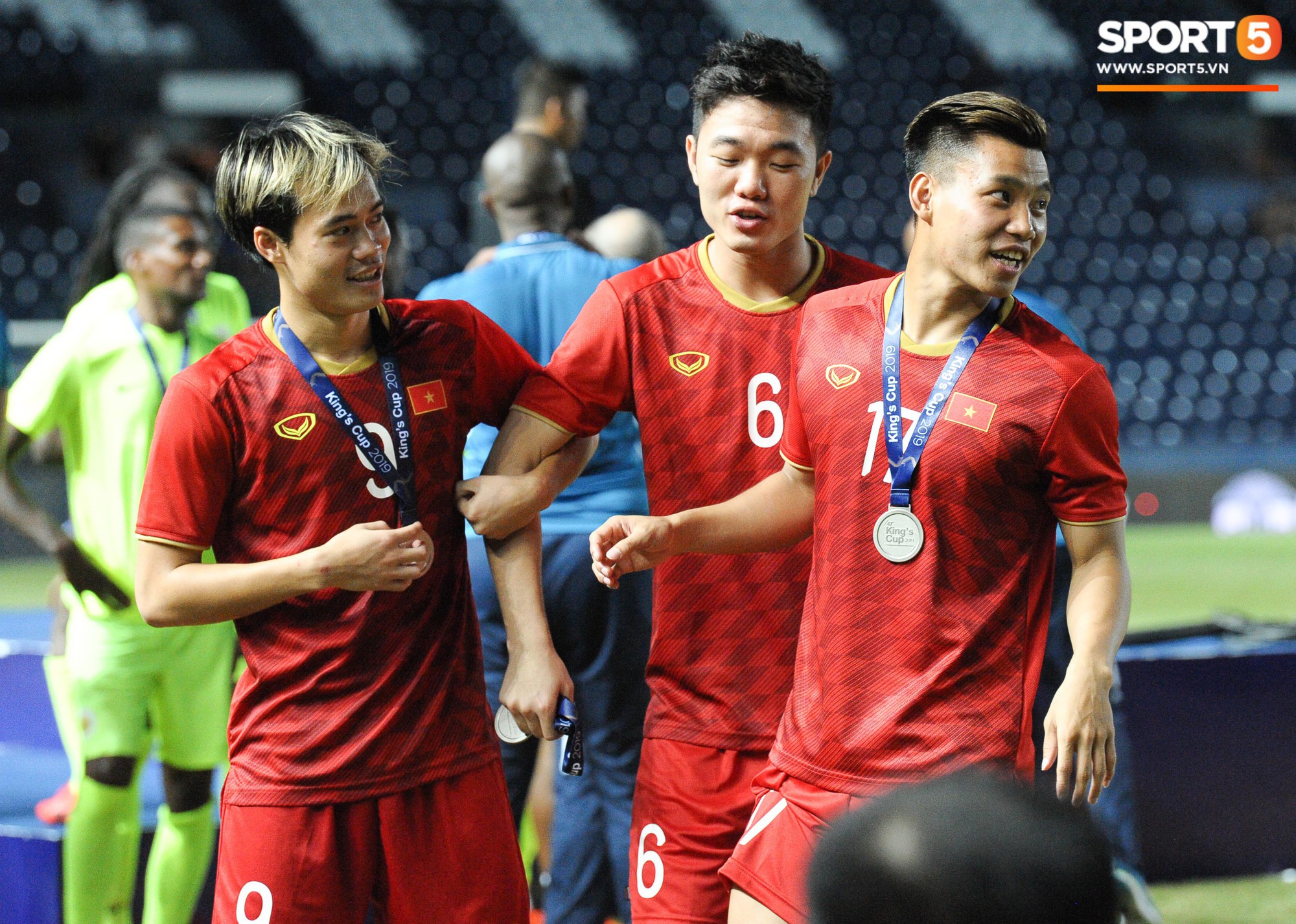 Văn Toàn chấm Xuân Trường đẹp trai bằng một nửa mình, dân mạng cảm thán: Thế thì đừng hỏi vì sao tuổi thơ cơ cực nhé-1