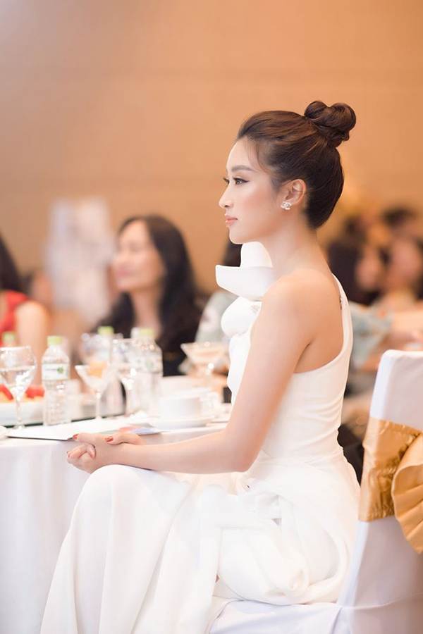 Hoa hậu Đỗ Mỹ Linh tái xuất gợi cảm sau thời gian ở ẩn-8