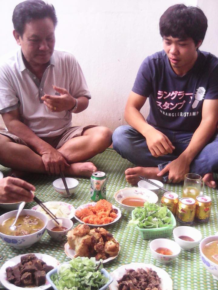 Hình ảnh ấm lòng: Trước ngày sang Pháp, Công Phượng tranh thủ về thăm người thầy đầu tiên dạy anh chơi bóng-4