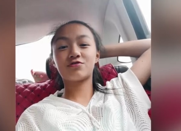 Hình ảnh nữ sinh 13 tuổi dũng cảm ngược dòng người để sơ tán các bạn trong trận động đất ở Trung Quốc gây bão MXH-3