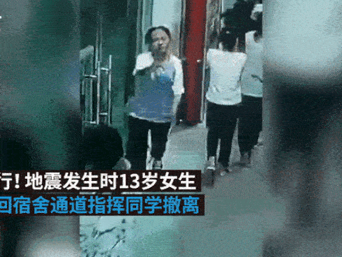 Các thiếu nữ  thi nhau khoe lông tay, lông chân dày đến mức muỗi cũng không đốt nổi-7