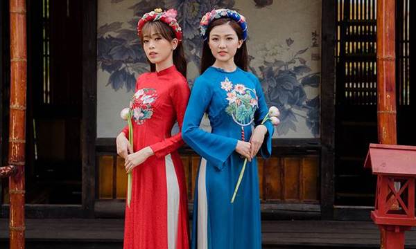 Á hậu Phương Nga thân thiết với ‘người tình màn ảnh’ của bạn trai Bình An-1