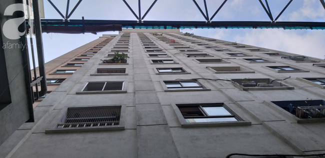 Bé gái 6 tuổi rơi từ tầng 14 chung cư xuống mái tôn lúc mẹ vắng nhà đã tử vong-3