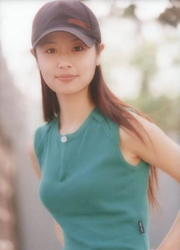 Nhan sắc thuở đôi mươi trong trẻo của Lâm Tâm Như gây ‘sốt’ dân mạng-2