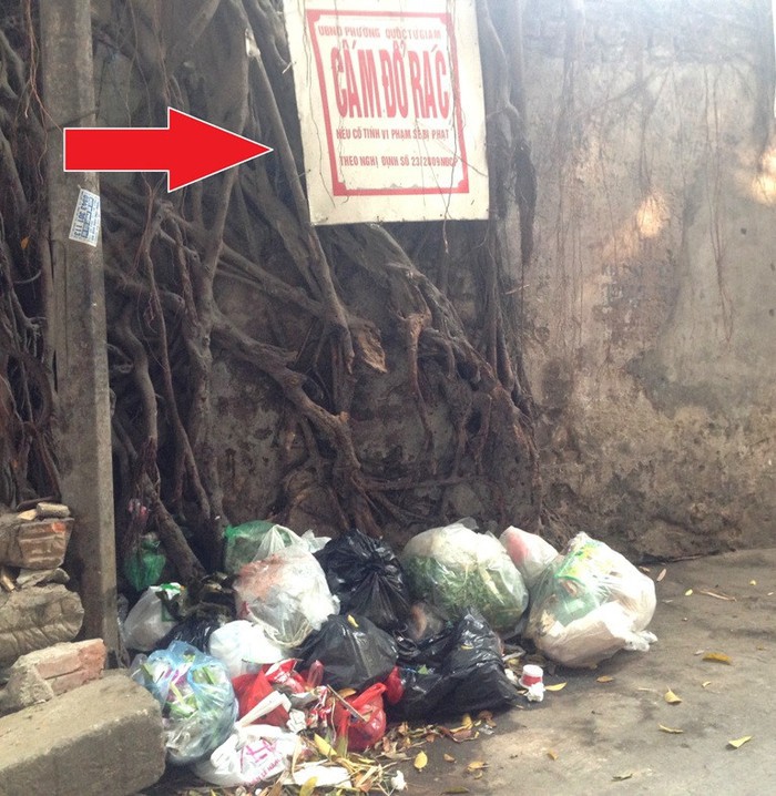 Cắm biển Cấm đổ rác không tác dụng, người dân chỉ thêm 1 dòng chữ này lại hiệu quả đến không ngờ-2