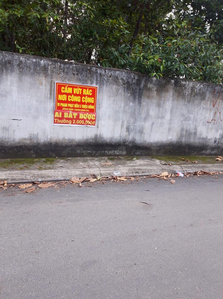 Cắm biển Cấm đổ rác không tác dụng, người dân chỉ thêm 1 dòng chữ này lại hiệu quả đến không ngờ-3