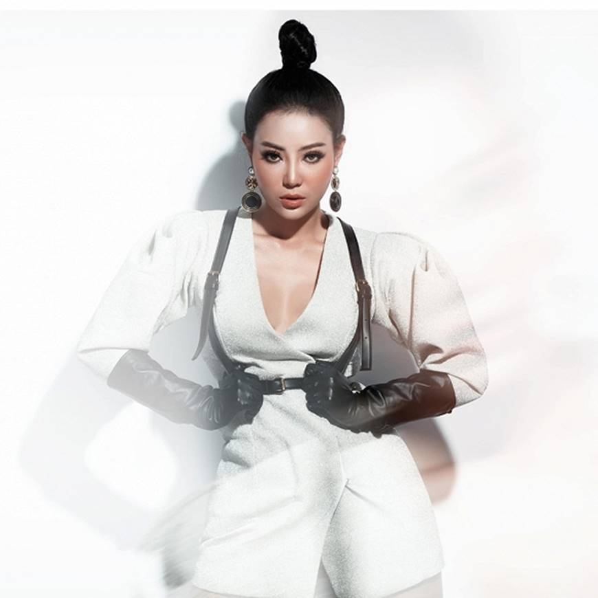Thanh Hương lạ mắt khi chuyển đổi phong cách sang cô nàng cá tính, nổi loạn-4
