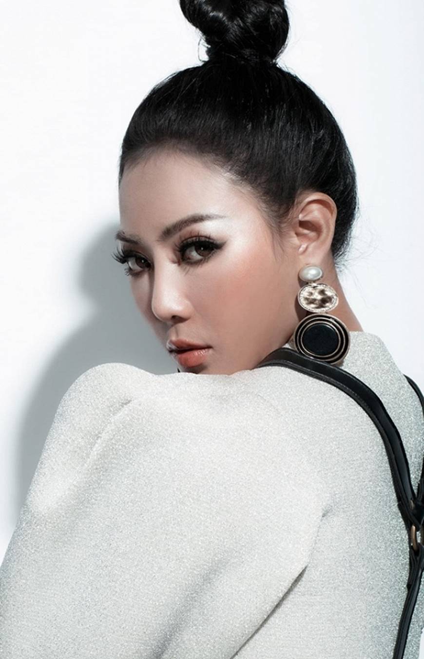 Thanh Hương lạ mắt khi chuyển đổi phong cách sang cô nàng cá tính, nổi loạn-5