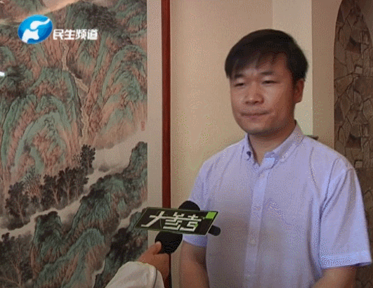 Thuê phòng khách sạn, cặp đôi phát hiện camera ẩn trong ổ điện 5 chấu nhưng lời giải thích của nhân viên lại gây rùng mình hơn cả-5