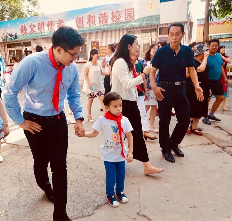 Nhà không có gì ngoài nổi tiếng và tiền bạc nhưng Nữ hoàng làng thể thao lại nuôi dạy 3 con như thế này-4