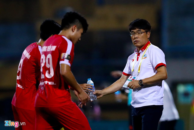 Không phải HLV Hàn Quốc nào cũng là Park Hang Seo-2