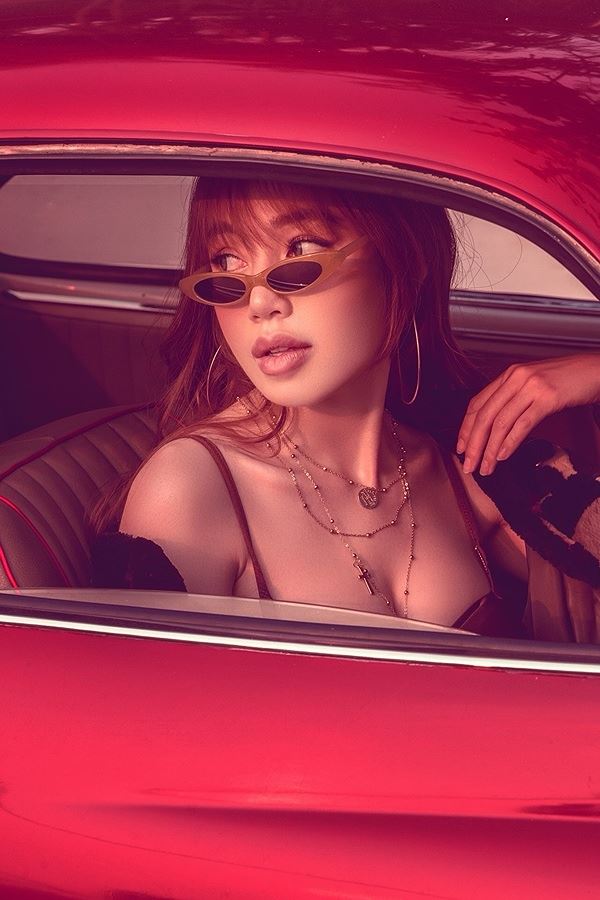 Elly Trần diện bodysuit hoá nữ tài xế nóng bỏng thiêu đốt mọi ánh nhìn-3