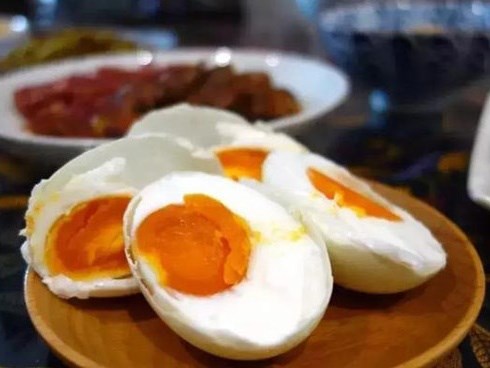 Bé 2 tuổi nôn ra máu vì ăn trứng để qua đêm, bác sĩ 'chỉ điểm' cách bảo quản thức ăn thừa
