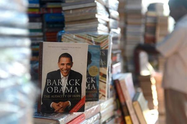 Hé lộ thu nhập khủng từ công việc ít ai biết tới của gia đình cựu Tổng thống Obama sau khi nghỉ hưu và cách tiêu tiền gây bất ngờ của họ-2