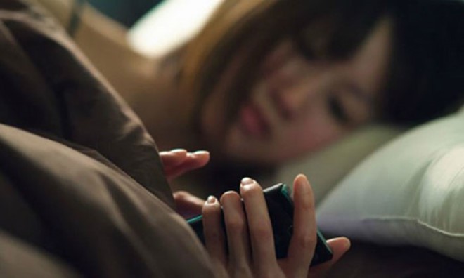 Éo le chuyện vợ chồng yêu xa, lên mạng chat sex lúc nửa đêm-1