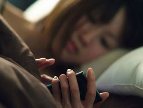 Éo le chuyện vợ chồng yêu xa, lên mạng chat sex lúc nửa đêm