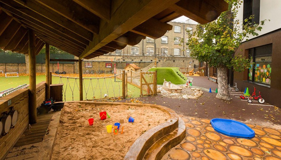 Có gì đặc biệt ở ngôi trường học phí 540 triệu đồng/năm mà Công nương Kate cho 2 con theo học?-4