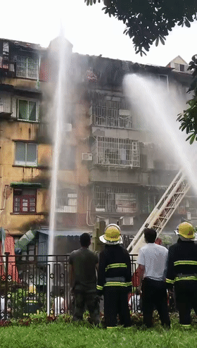 Người mẹ qua đời vì cứu con trong trận hỏa hoạn, nhưng hình ảnh sau khi đám cháy được dập tắt mới khiến mọi người ám ảnh-3