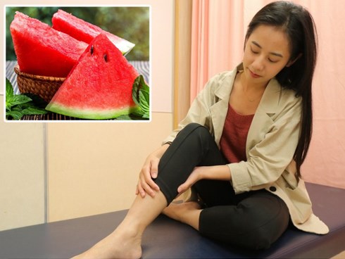 Mắc phải lỗi nghiêm trọng khi ăn dưa hấu, người phụ nữ bị suy hô hấp, phổi ứ nước