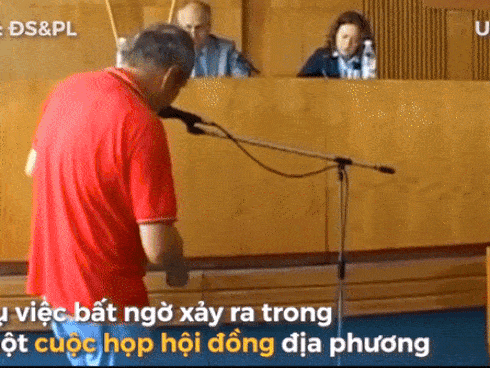 Doanh nhân Ukraine tự thiêu ngay giữa phòng họp