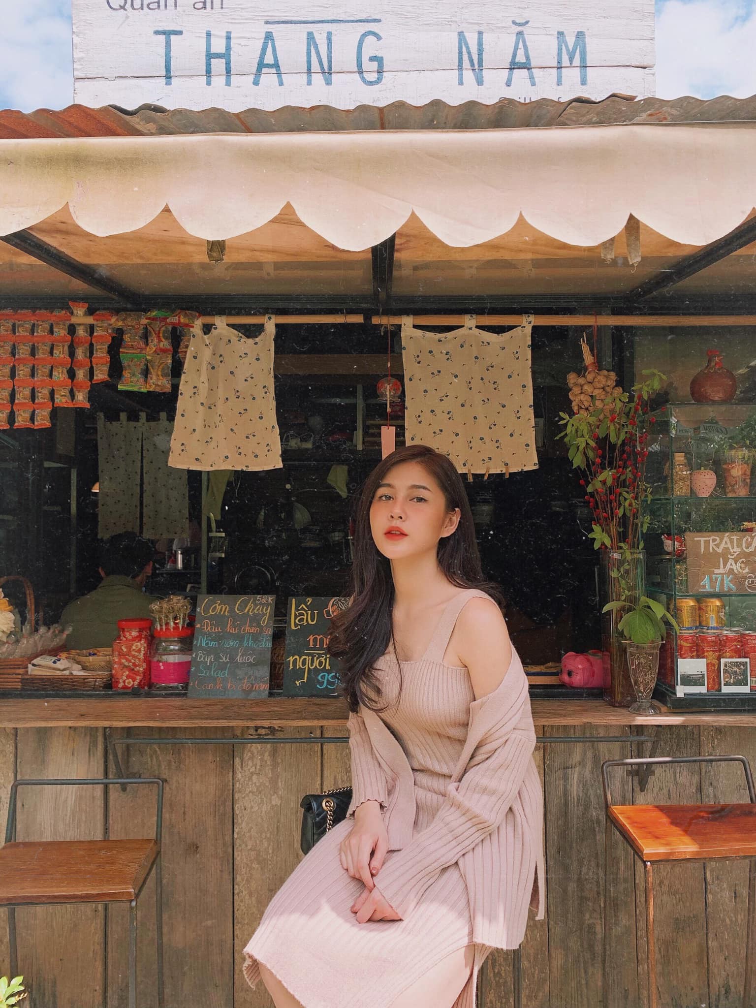 Công Phượng gây bất ngờ khi một bước thành Chủ tịch nhưng dân tình chỉ soi cô thư ký bên cạnh-7