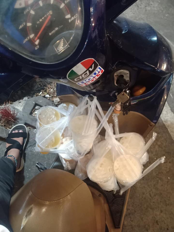 Shipper bị bùng” 13 ly trà sữa, danh tính người đặt khiến tất cả kinh ngạc-1