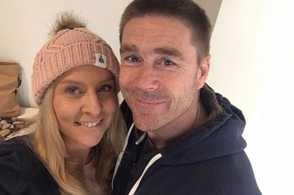 Vợ chết lặng trước khoảnh khắc cuối cùng của chồng trước khi chết-1