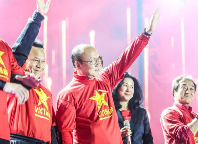 Thầy Park gia hạn hợp đồng, tiền Thái Lan không mua được-3