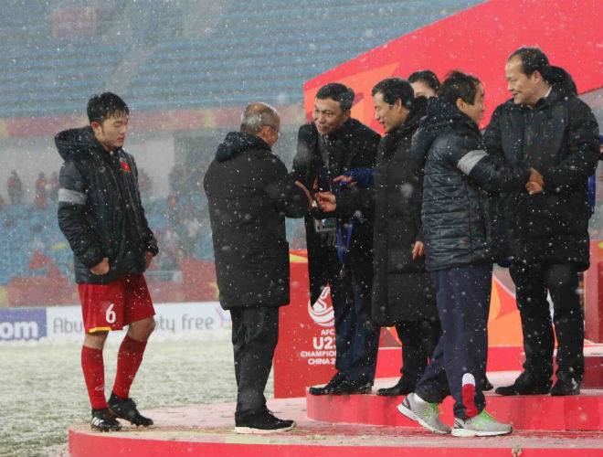 Thầy Park gia hạn hợp đồng, tiền Thái Lan không mua được-4