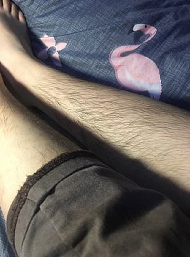 Các thiếu nữ  thi nhau khoe lông tay, lông chân dày đến mức muỗi cũng không đốt nổi-2