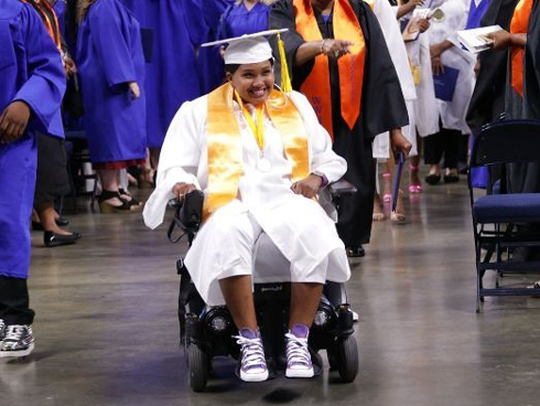 Kỳ tích nữ sinh tốt nghiệp sau 5 tháng hôn mê-1