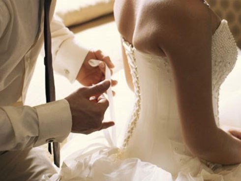 Cưới bạn thân để qua mặt bố mẹ, đêm tân hôn 
