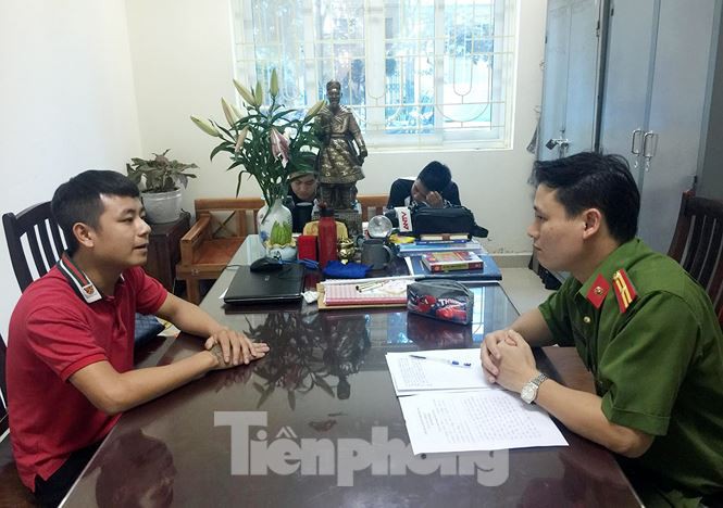 Bắt đường dây cung cấp tai nghe siêu nhỏ phục vụ gian lận thi cử-1