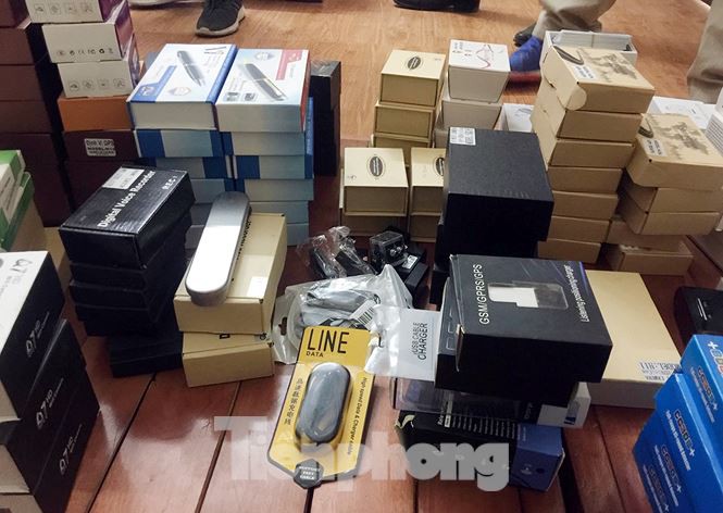 Bắt đường dây cung cấp tai nghe siêu nhỏ phục vụ gian lận thi cử-2