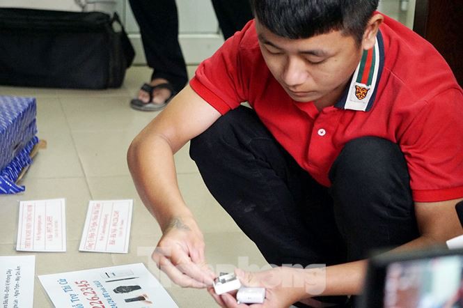 Bắt đường dây cung cấp tai nghe siêu nhỏ phục vụ gian lận thi cử-5