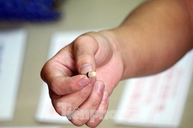 Bắt đường dây cung cấp tai nghe siêu nhỏ phục vụ gian lận thi cử-7