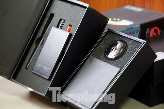 Bắt đường dây cung cấp tai nghe siêu nhỏ phục vụ gian lận thi cử-8