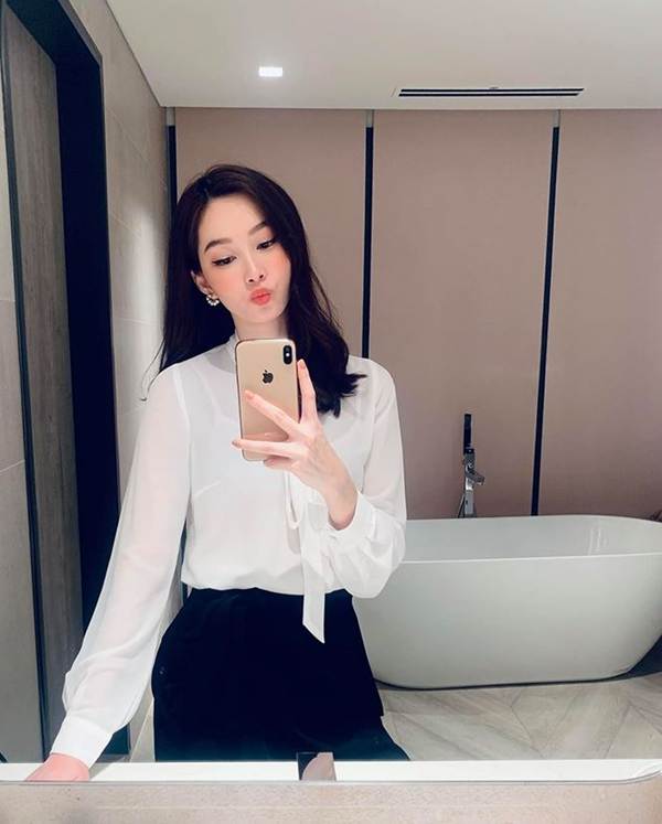 HHen Niê lại gây chú ý với hình ảnh đi dép tổ ong, ngồi bờ ruộng ăn cơm trưa-5