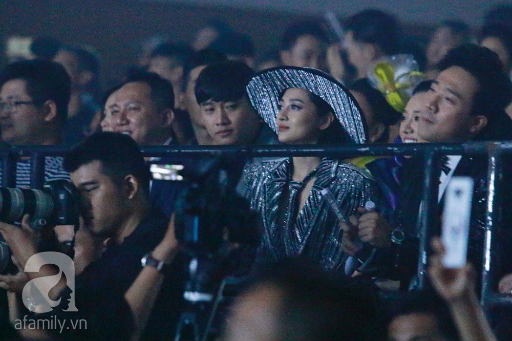 Quốc Trường dính chặt tình cũ Bảo Anh mặc thiên hạ quẩy nhiệt tình khi xem show Thu Minh-6