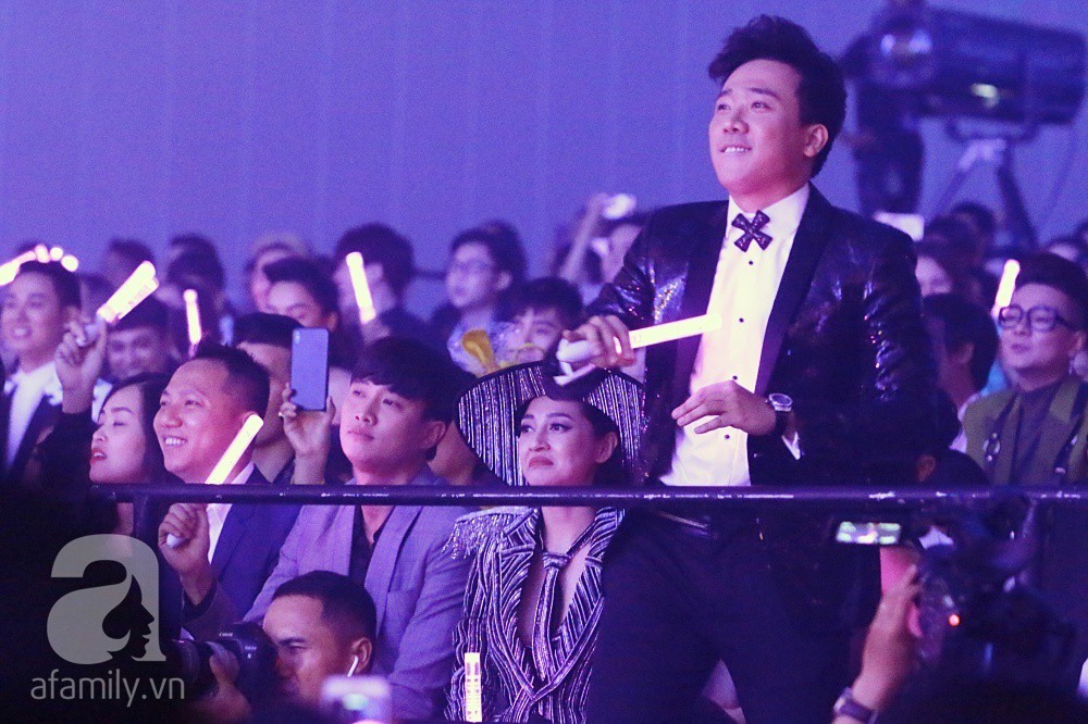 Quốc Trường dính chặt tình cũ Bảo Anh mặc thiên hạ quẩy nhiệt tình khi xem show Thu Minh-12