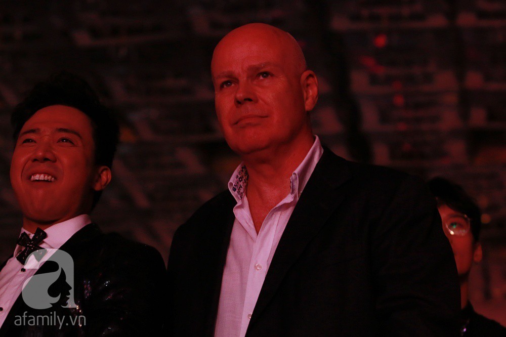 Quốc Trường dính chặt tình cũ Bảo Anh mặc thiên hạ quẩy nhiệt tình khi xem show Thu Minh-15