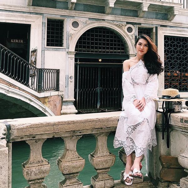 Chiều cao vượt ngưỡng mét tám, Mai Phương Thúy muốn soi gương làm duyên cũng phải cúi người khó khăn thế này-8