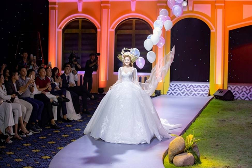 Người yêu Lệ Rơi hút nghìn lượt xem khi đăng ảnh quảng cáo vì quá sexy-16