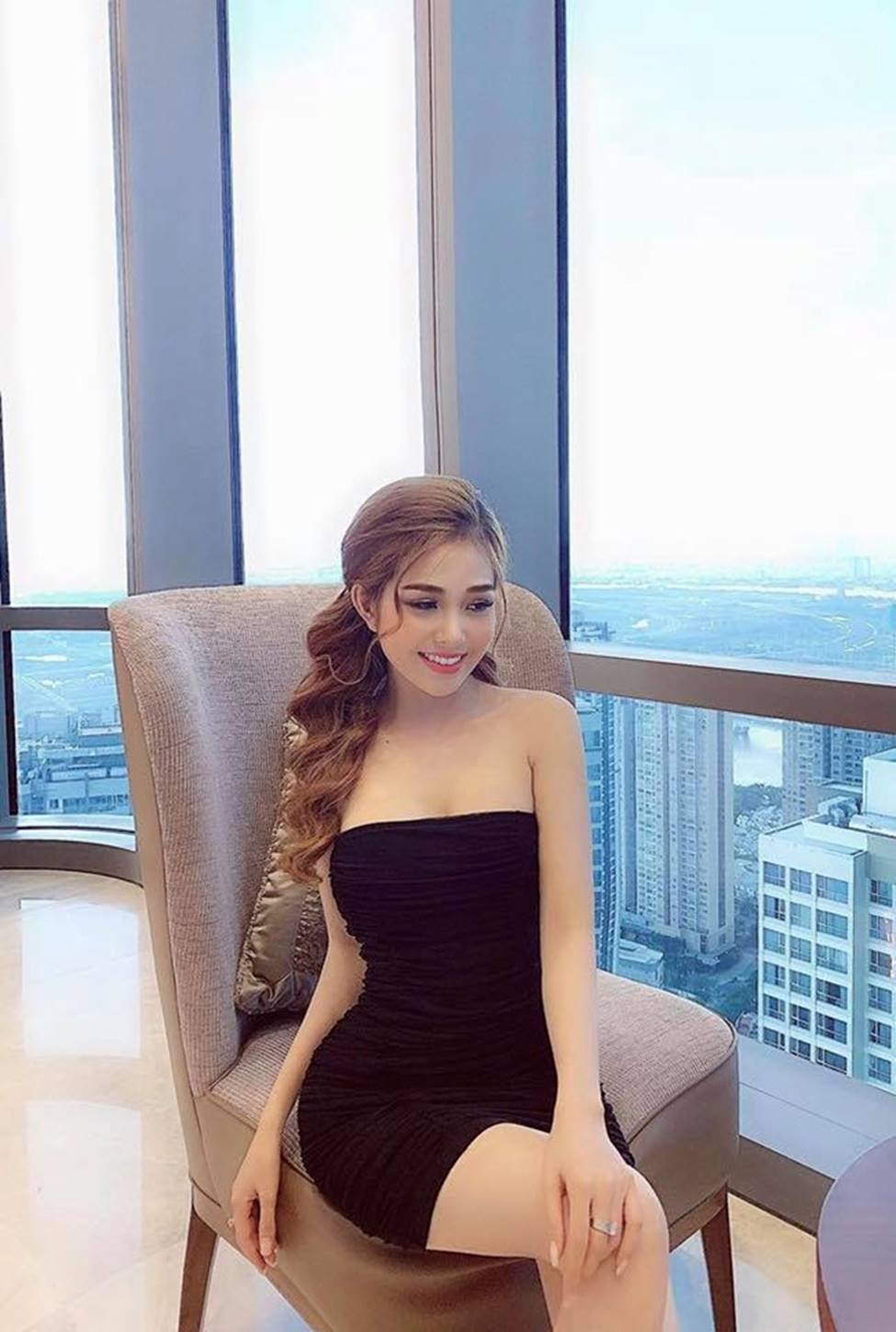 Người yêu Lệ Rơi hút nghìn lượt xem khi đăng ảnh quảng cáo vì quá sexy-18