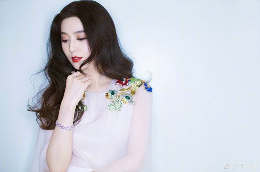 Phạm Băng Băng tái xuất trẻ xinh ở tuổi U40-16