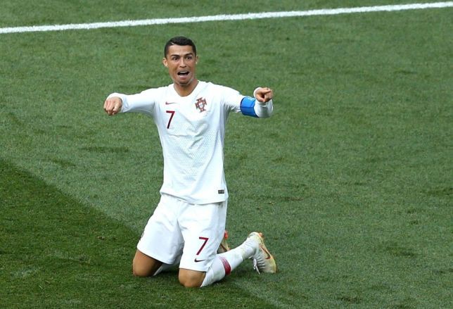 Chỉ vì một trò tiêu khiển bình thường, Ronaldo bỗng dưng trở thành đề tài đàm tiếu của cư dân mạng-5