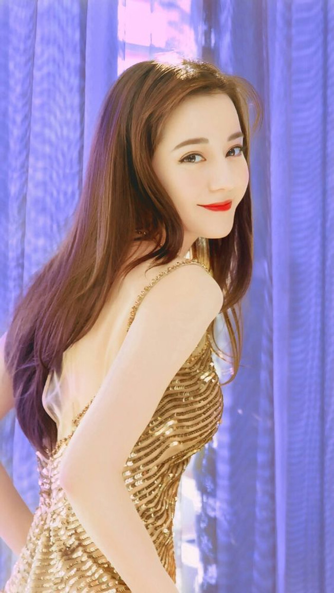 Mỹ nhân tộc người đẹp nhất Trung Quốc khoác gì lên người cũng gợi cảm mê hồn-1