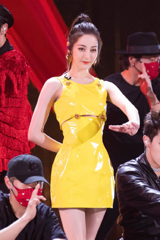 Mỹ nhân tộc người đẹp nhất Trung Quốc khoác gì lên người cũng gợi cảm mê hồn-3