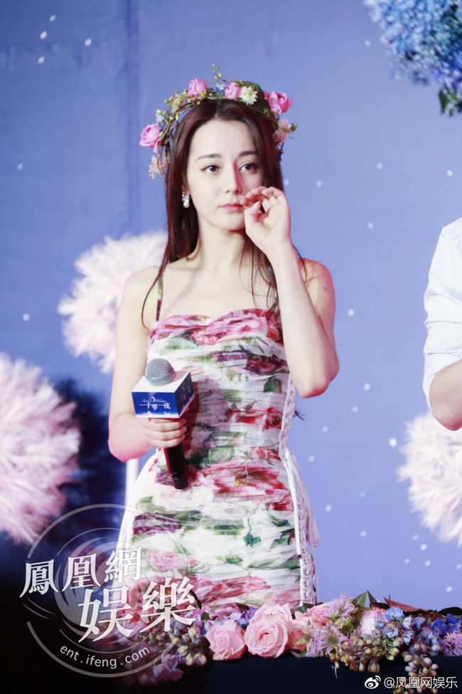 Mỹ nhân tộc người đẹp nhất Trung Quốc khoác gì lên người cũng gợi cảm mê hồn-10